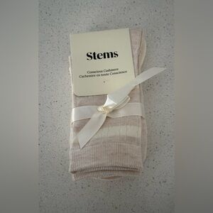 ✨NWT✨Stems: Women’s 2 Pack Conscious Cashmere Socks